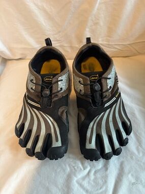 VIBRAM - FIVE FINGERS SPYRIDON LS - MINIMALIST TRAIL RUNNING SHOES - SIZE 40